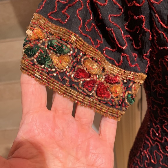 PAPÉLL BOUTIQUE. Evening. Jewel toned top w/details on neckline,collar &… - Picture 3 of 12